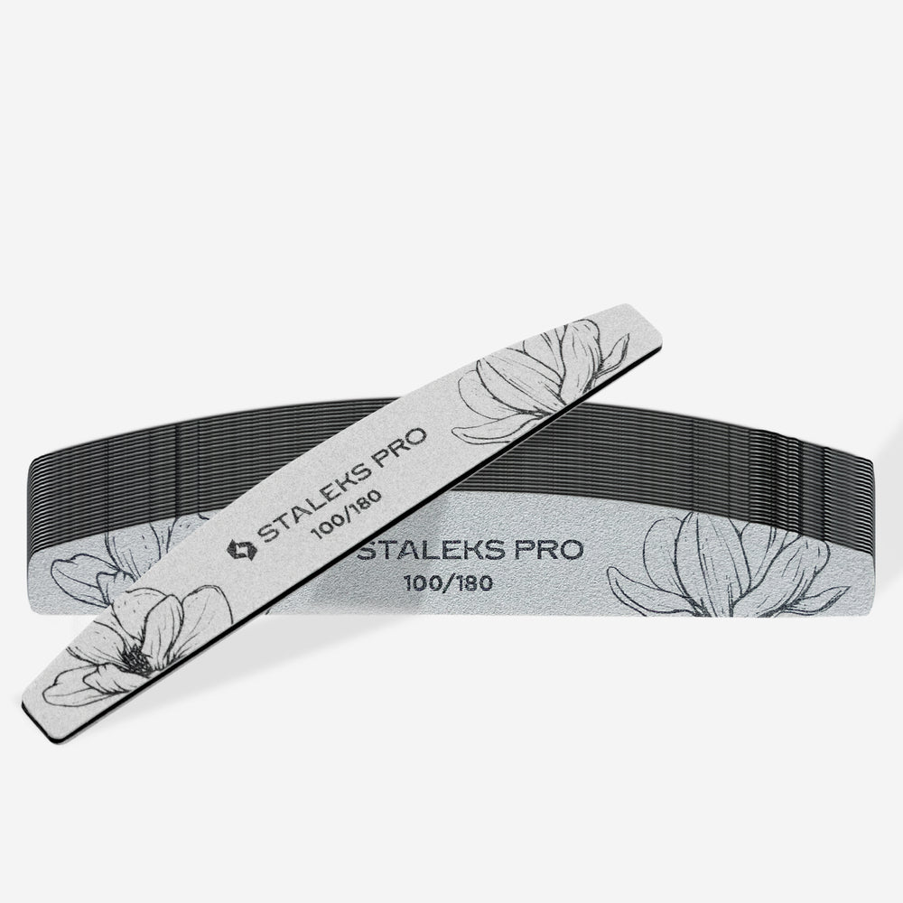 Dildė nagams laivelio-pusmėnulio formos STALEKS EXPERT 40 100/180, baltame fone, daug dildžių